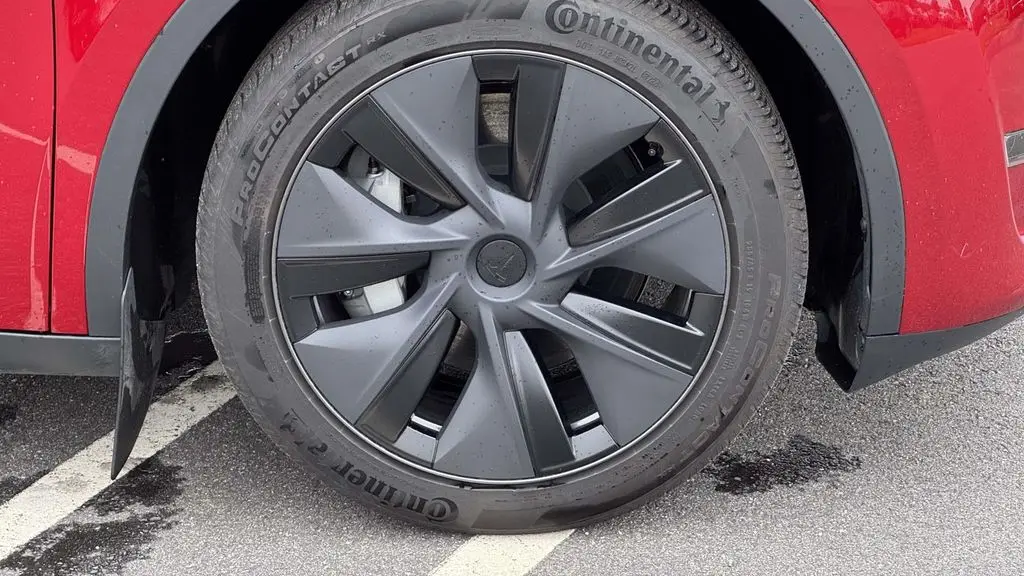 2025 Tesla Model Y Long Range
