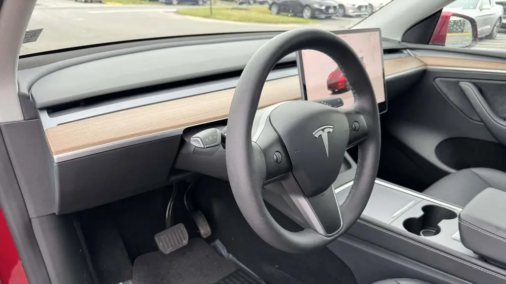 2025 Tesla Model Y Long Range