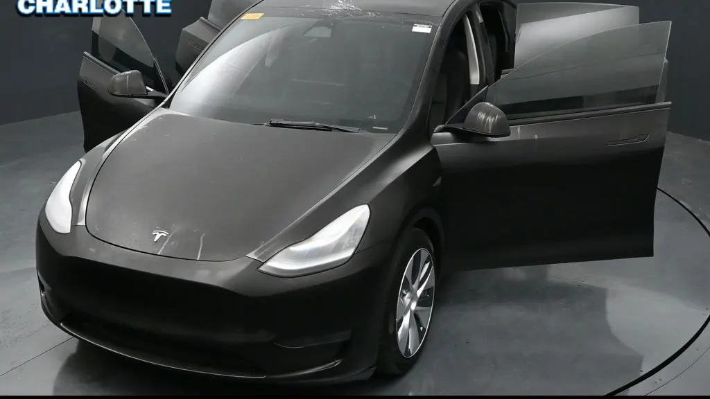 2023 Tesla Model Y Base