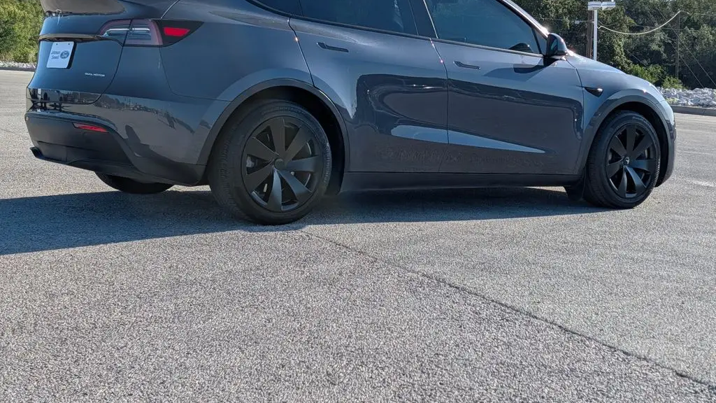 2023 Tesla Model Y Base