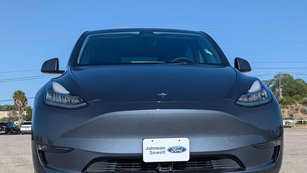 2023 Tesla Model Y Base