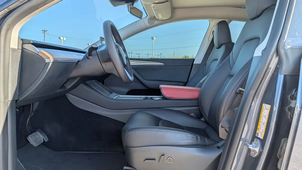 2023 Tesla Model Y Base