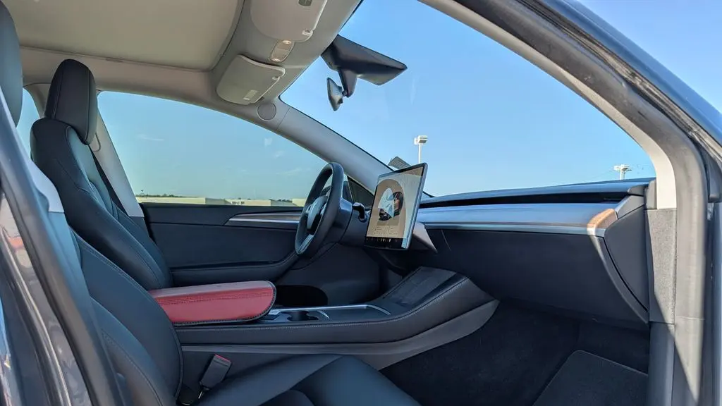 2023 Tesla Model Y Base