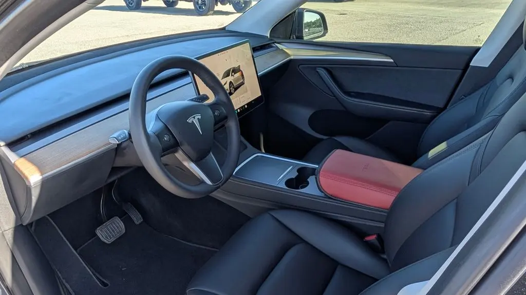 2023 Tesla Model Y Base