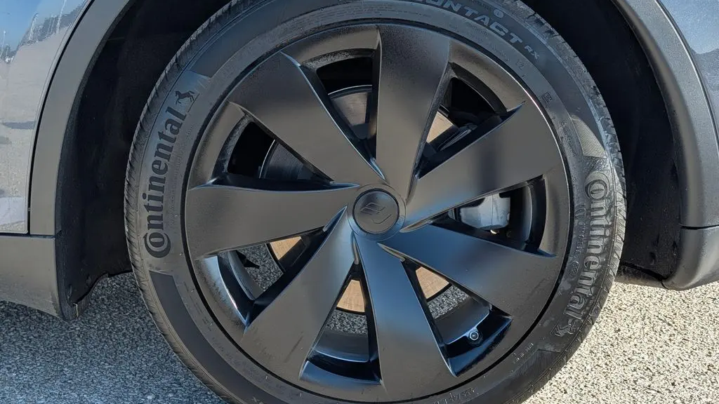 2023 Tesla Model Y Base