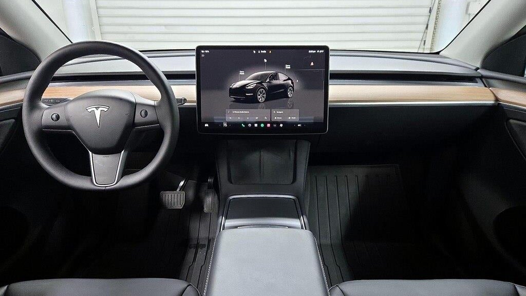2025 Tesla Model Y Long Range