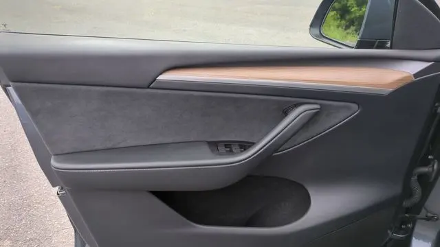2023 Tesla Model Y Base