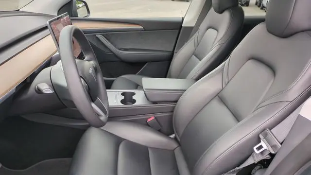 2023 Tesla Model Y Base