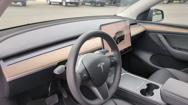 2023 Tesla Model Y Base