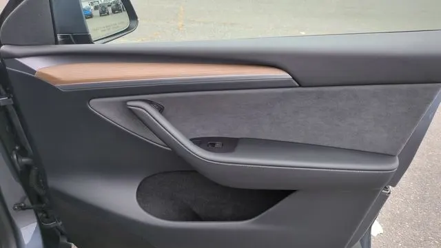 2023 Tesla Model Y Base
