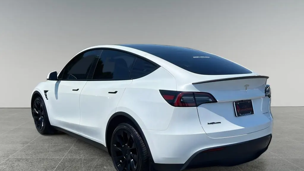 2023 Tesla Model Y Base