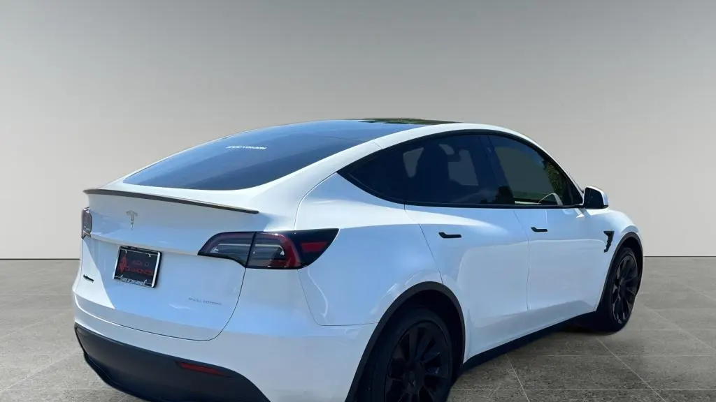 2023 Tesla Model Y Base