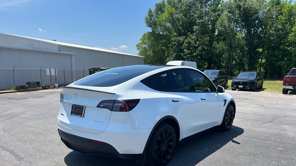 2023 Tesla Model Y Base