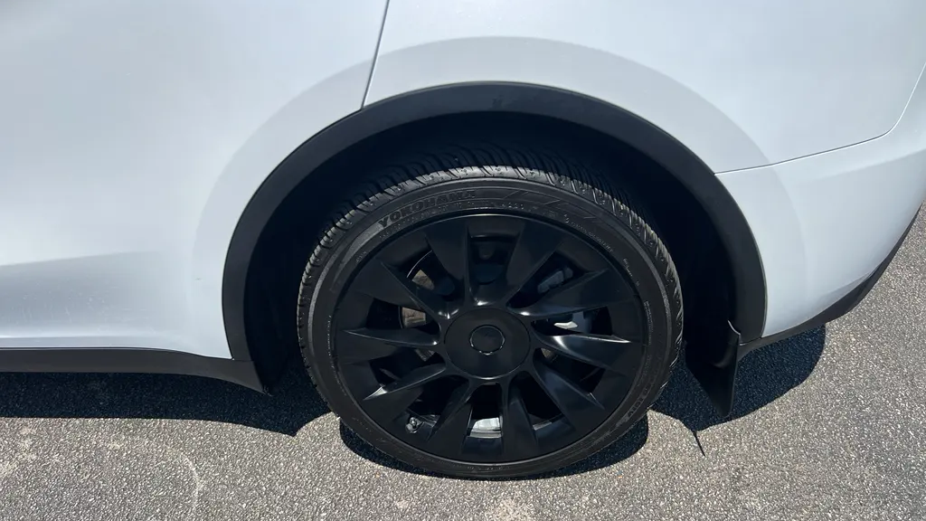 2023 Tesla Model Y Base