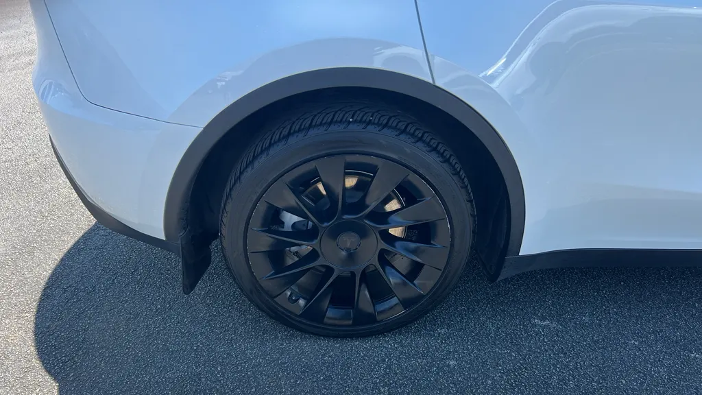 2023 Tesla Model Y Base