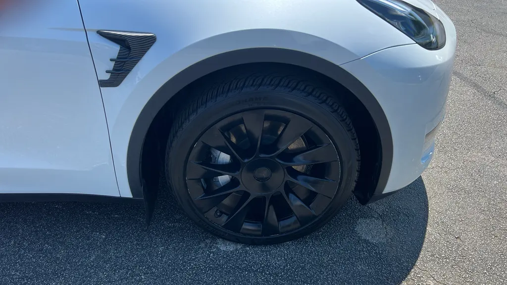 2023 Tesla Model Y Base