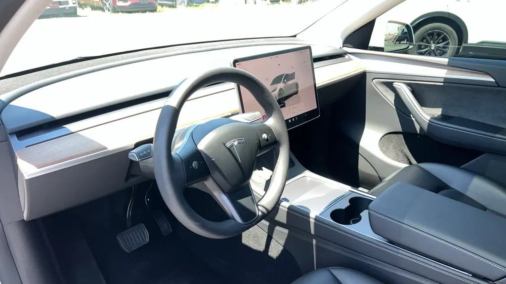 2023 Tesla Model Y Base