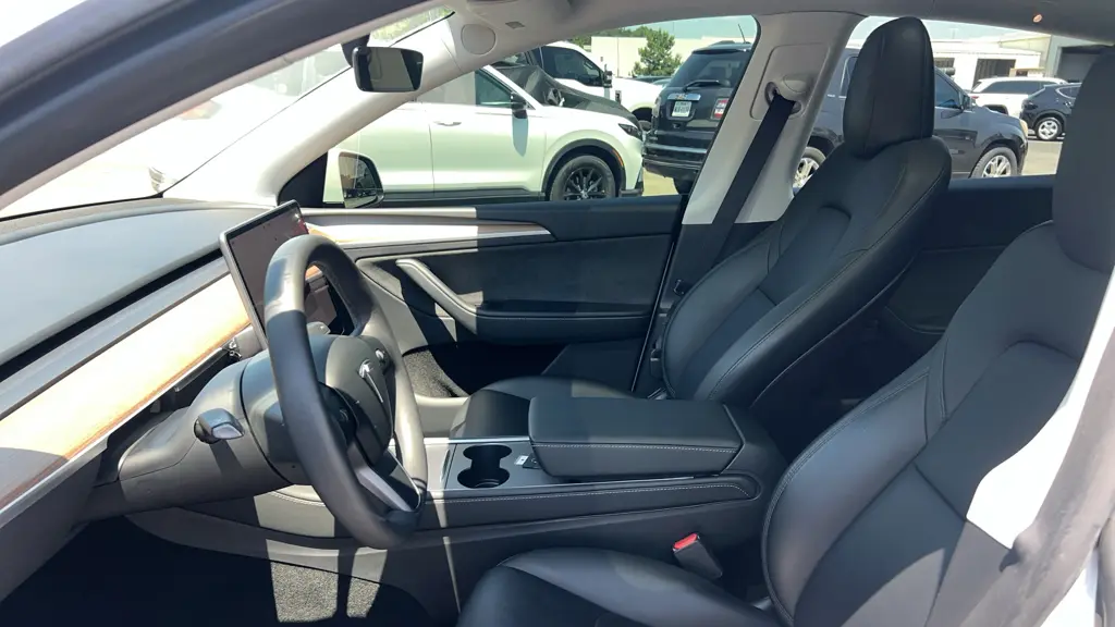 2023 Tesla Model Y Base