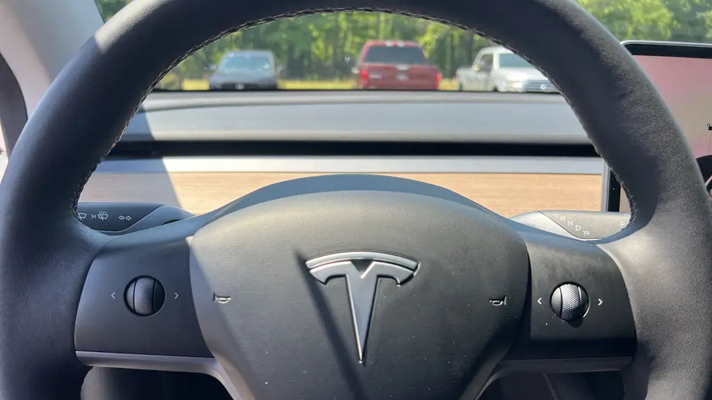 2023 Tesla Model Y Base
