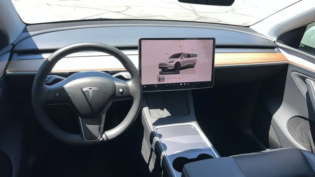 2023 Tesla Model Y Base