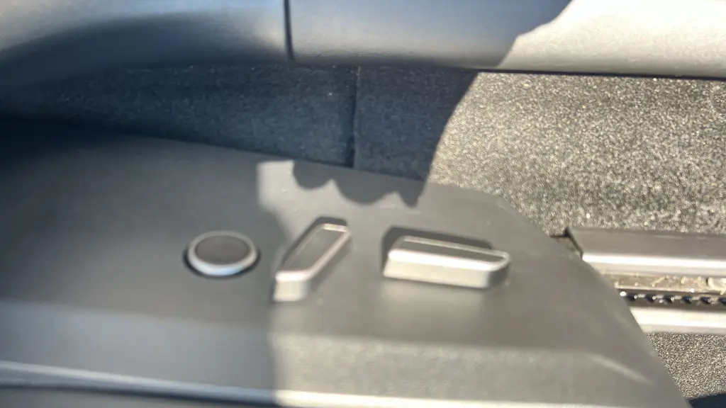 2023 Tesla Model Y Base