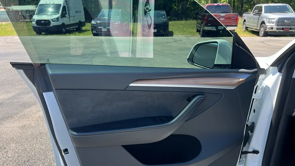 2023 Tesla Model Y Base