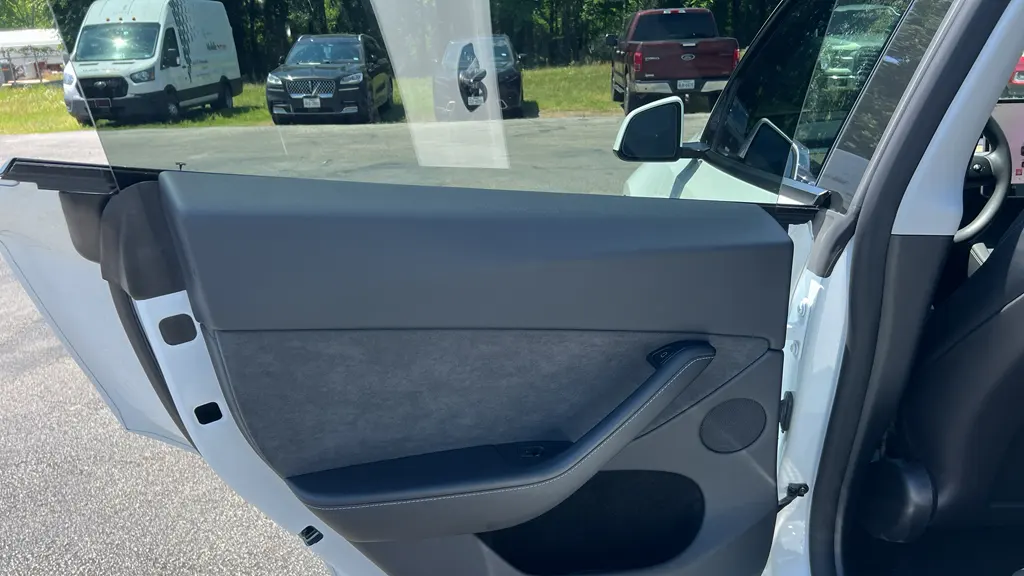 2023 Tesla Model Y Base