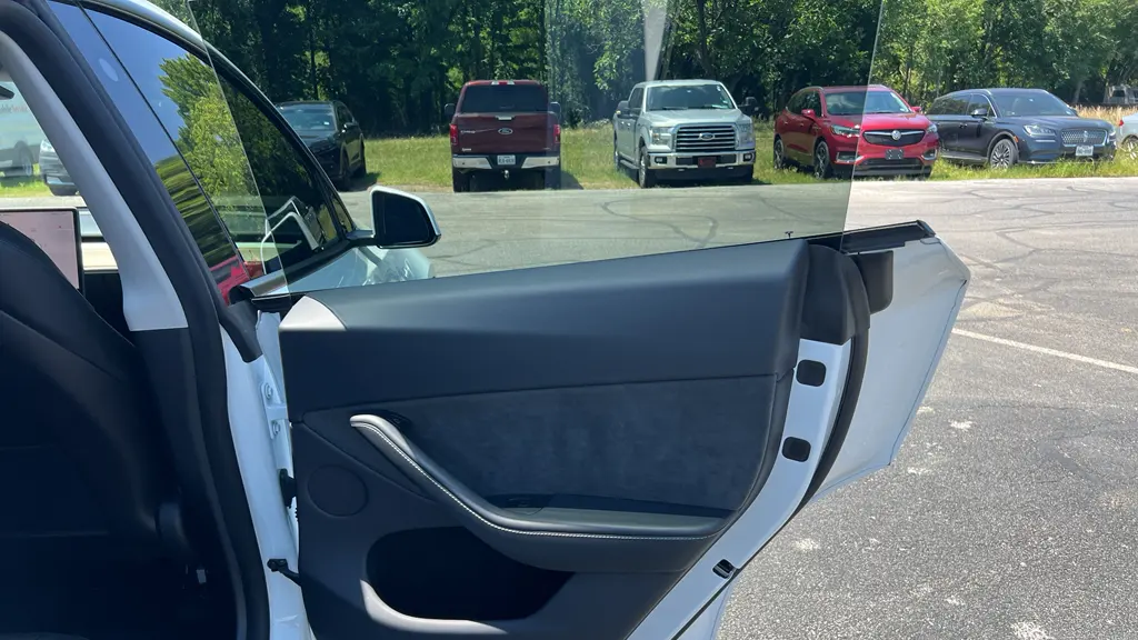 2023 Tesla Model Y Base