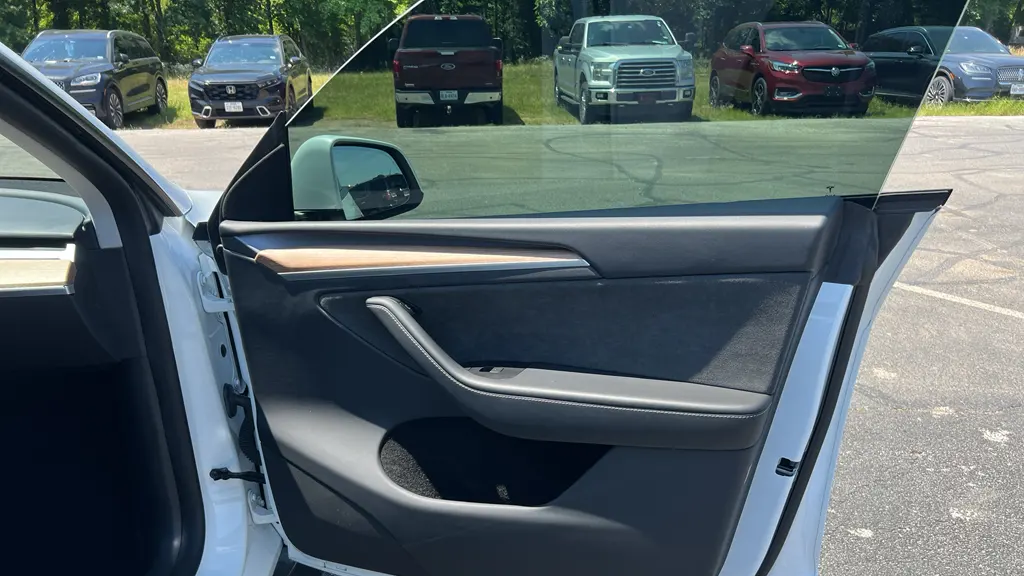 2023 Tesla Model Y Base