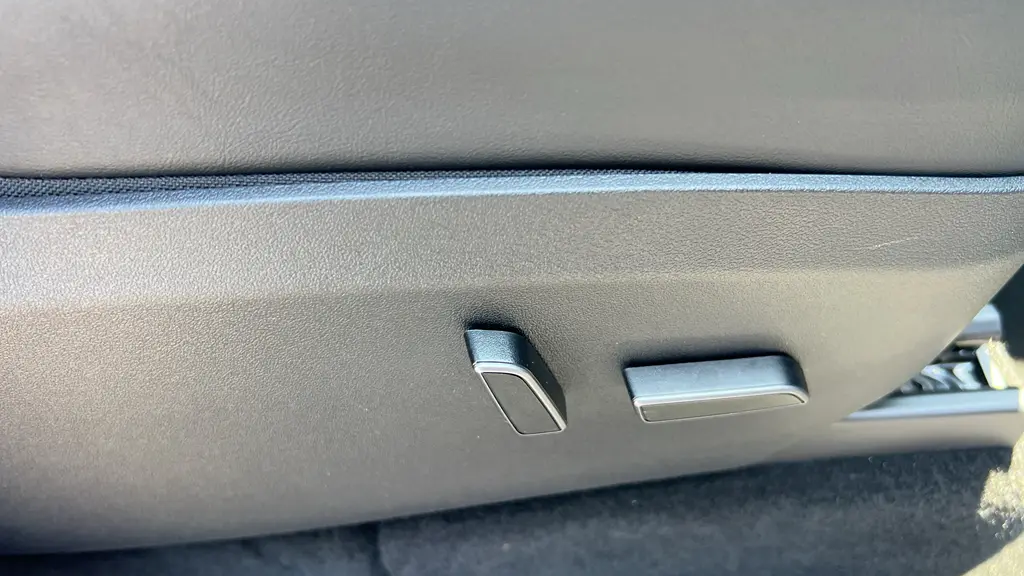 2023 Tesla Model Y Base