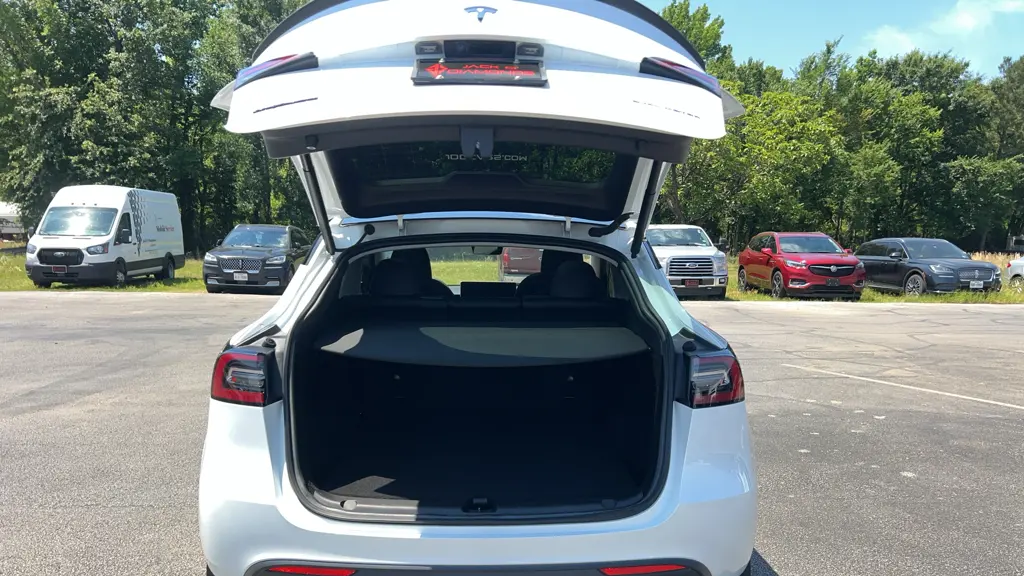 2023 Tesla Model Y Base
