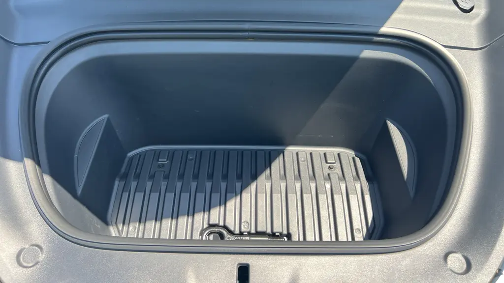 2023 Tesla Model Y Base