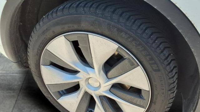 2023 Tesla Model Y Base
