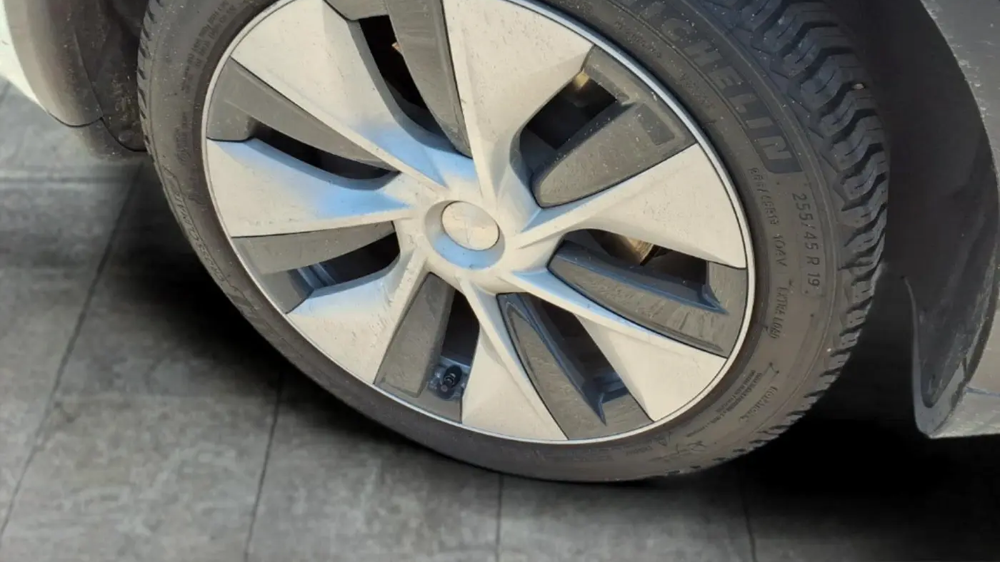 2023 Tesla Model Y Base