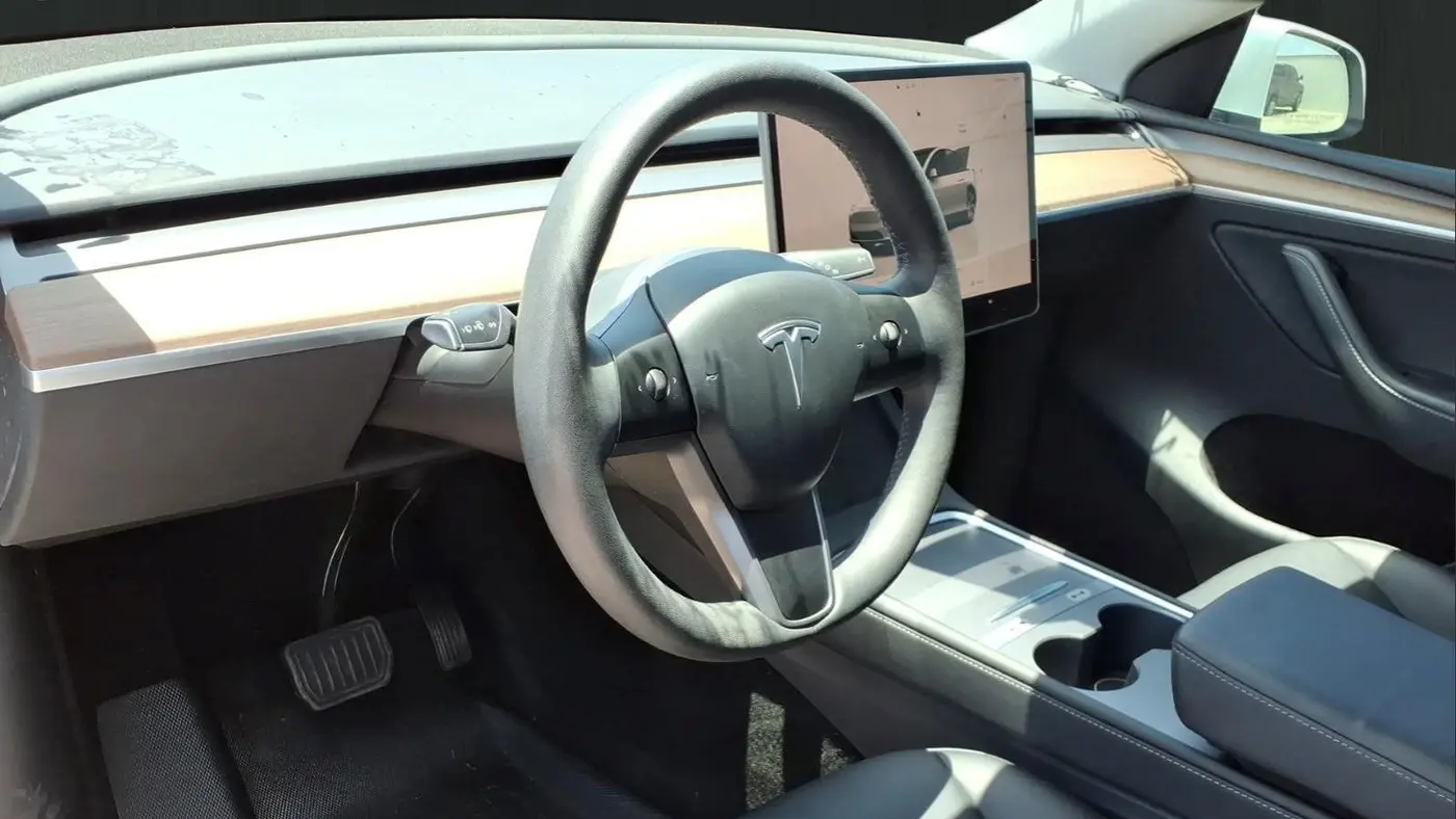 2023 Tesla Model Y Base