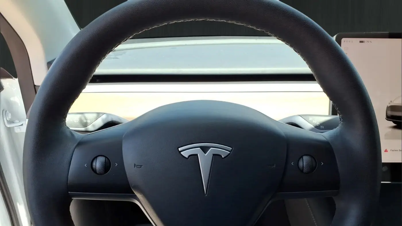 2023 Tesla Model Y Base