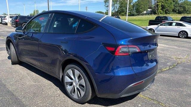 2023 Tesla Model Y Base