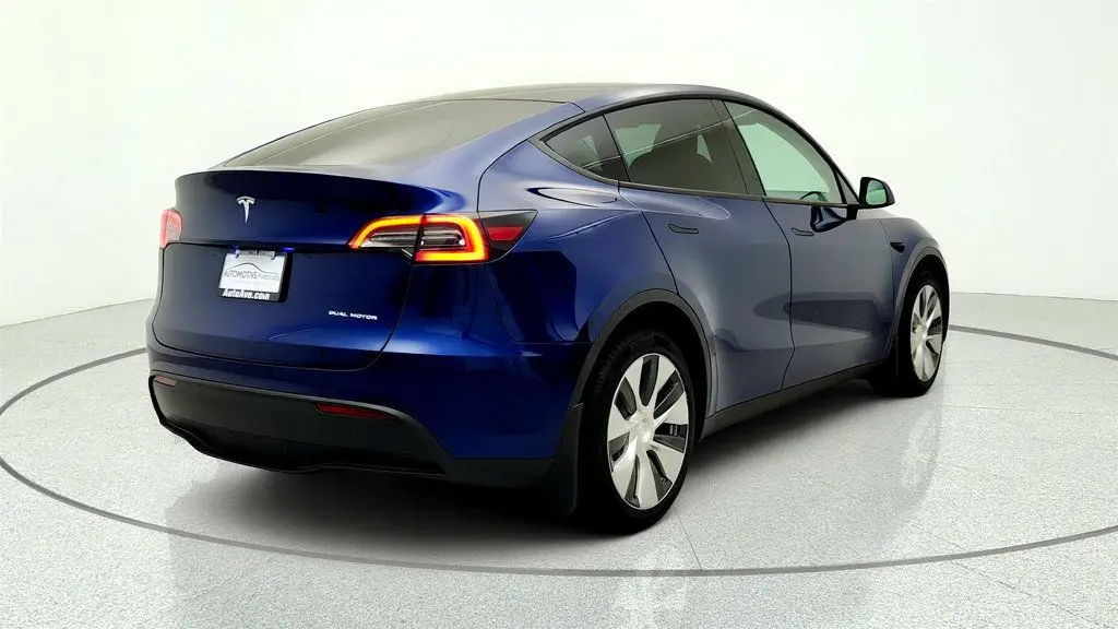 2023 Tesla Model Y Base