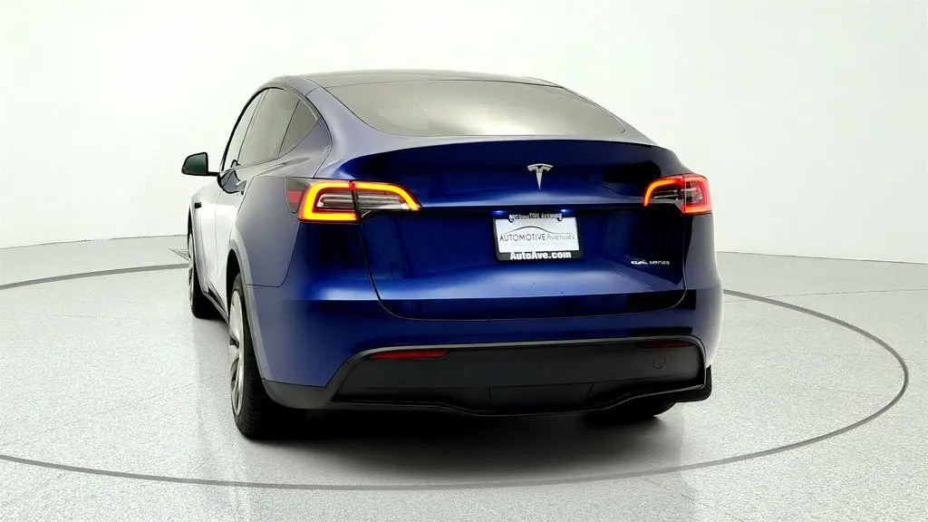 2023 Tesla Model Y Base