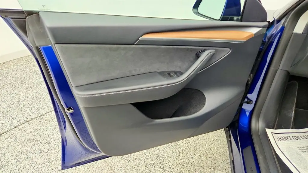 2023 Tesla Model Y Base