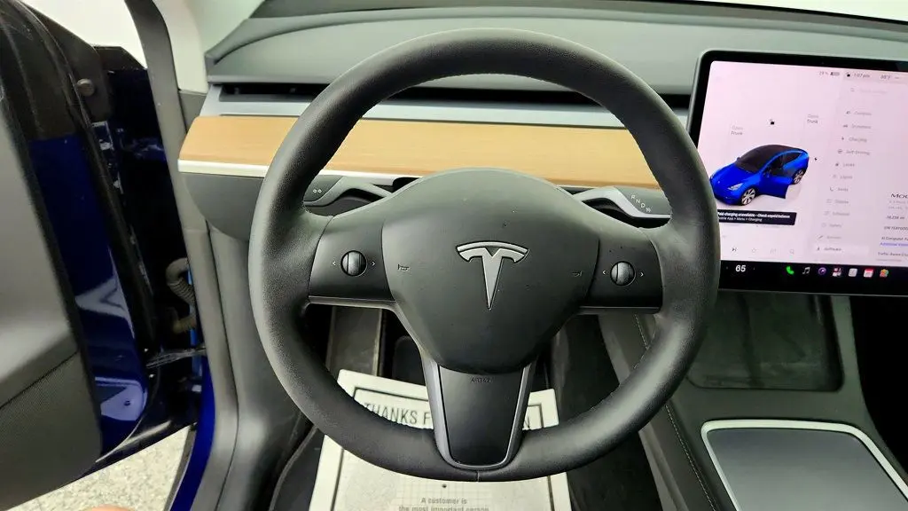 2023 Tesla Model Y Base