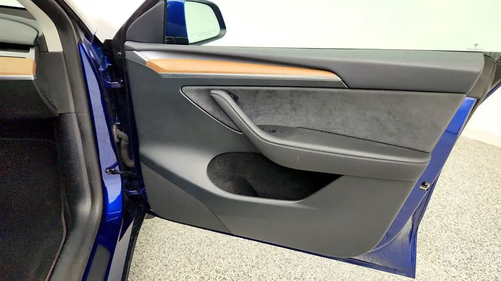 2023 Tesla Model Y Base