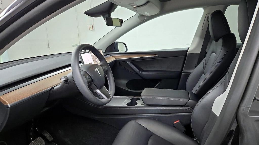 2025 Tesla Model Y Long Range