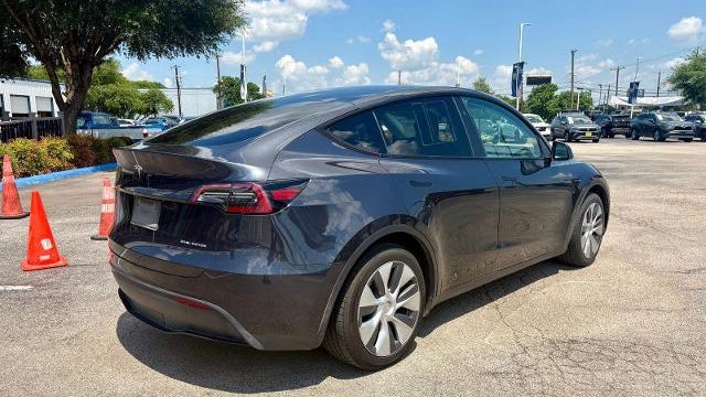 2024 Tesla Model Y Long Range