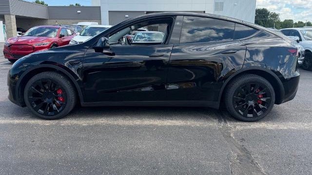 2023 Tesla Model Y Base