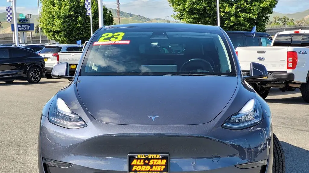 2023 Tesla Model Y Base