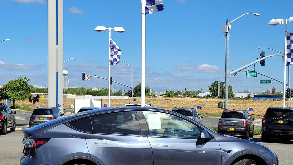 2023 Tesla Model Y Base