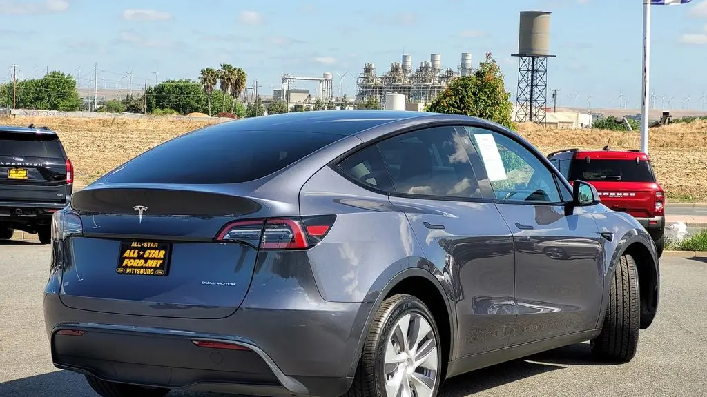 2023 Tesla Model Y Base