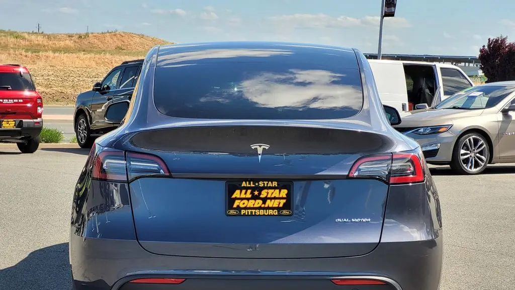 2023 Tesla Model Y Base
