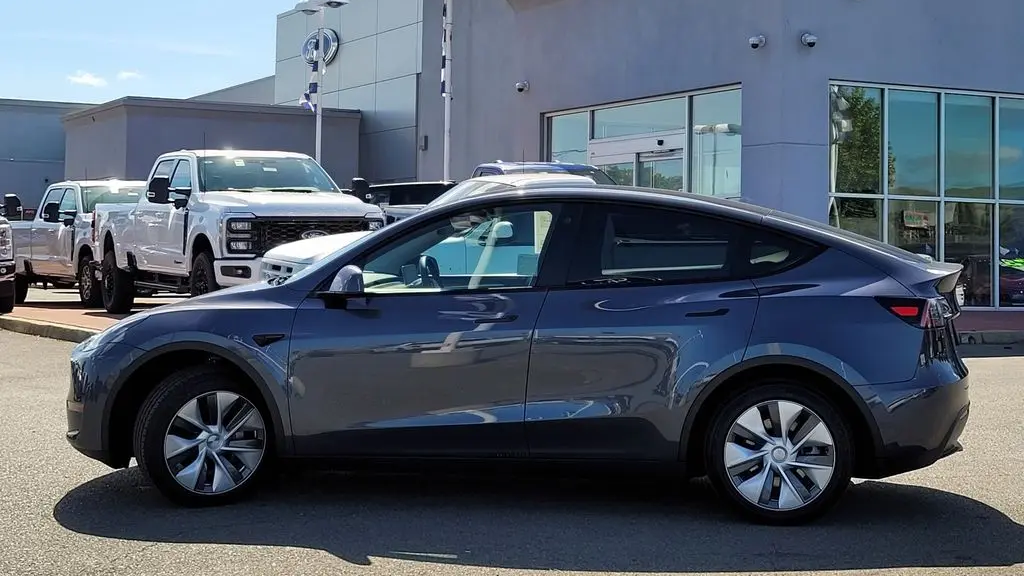2023 Tesla Model Y Base